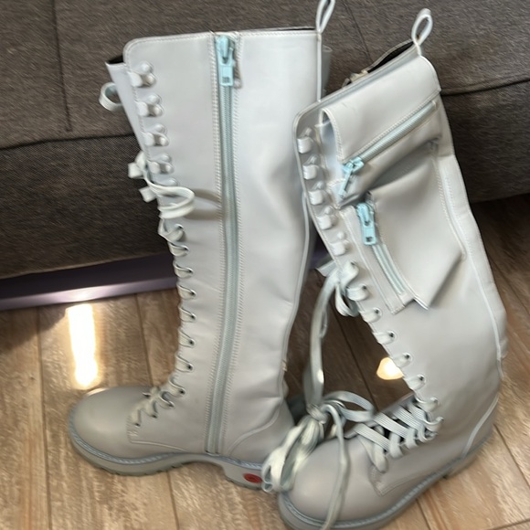 Boots - Picture 2 of 6